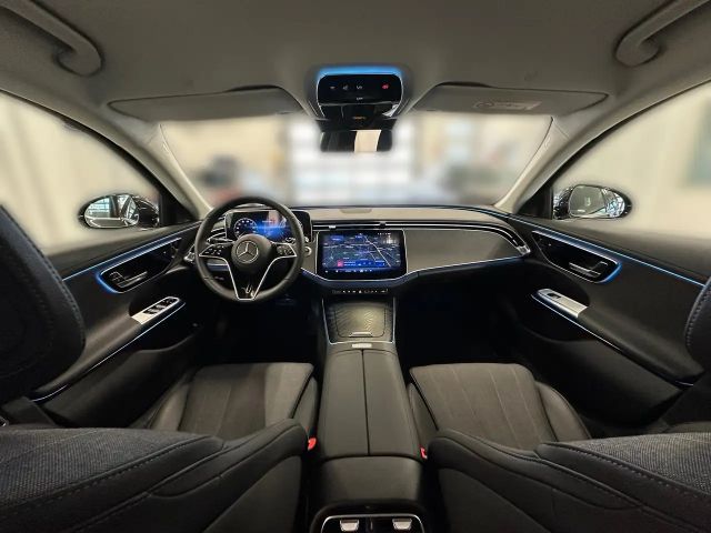 Mercedes-Benz E 300 E 300 e Sedan