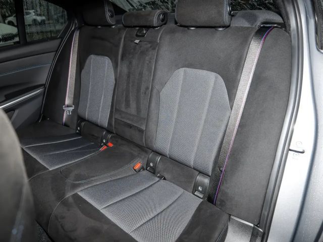 BMW 318 318i M-Sport Sedan