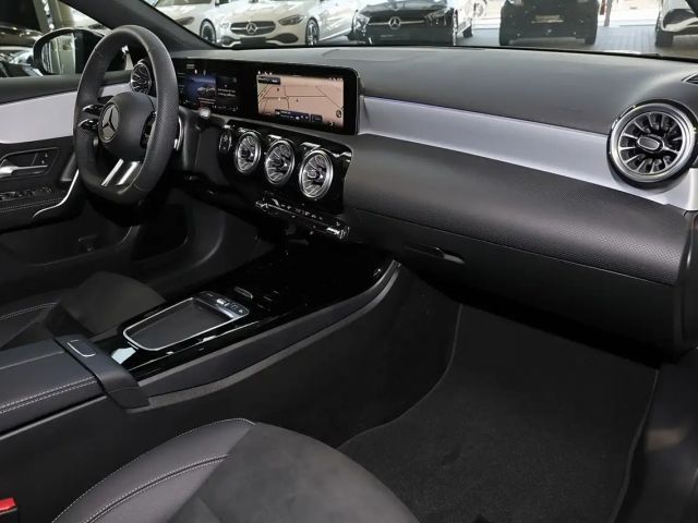 Mercedes-Benz A 180 AMG Line