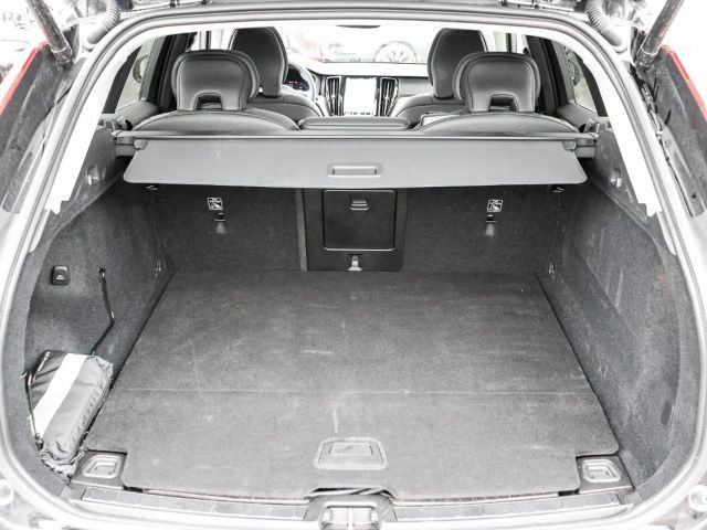 Volvo XC60 AWD Core Recharge