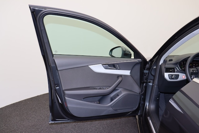 Audi A4 40 TFSI S-Tronic Sedan