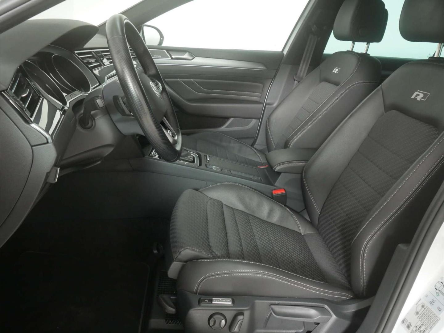 Volkswagen Passat 1.5 TSI R-Line Variant