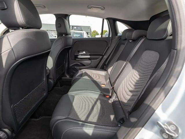 Mercedes-Benz GLA 180 W-Paket ParkAss. LED SpurH el.Heck LM