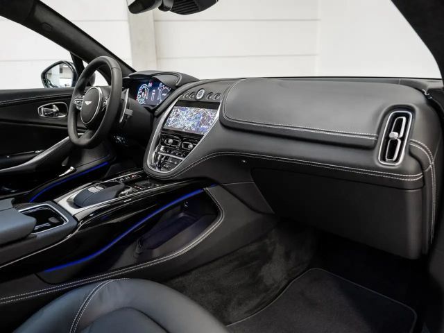 Aston Martin DBX Magnetic Silver Onyx Black