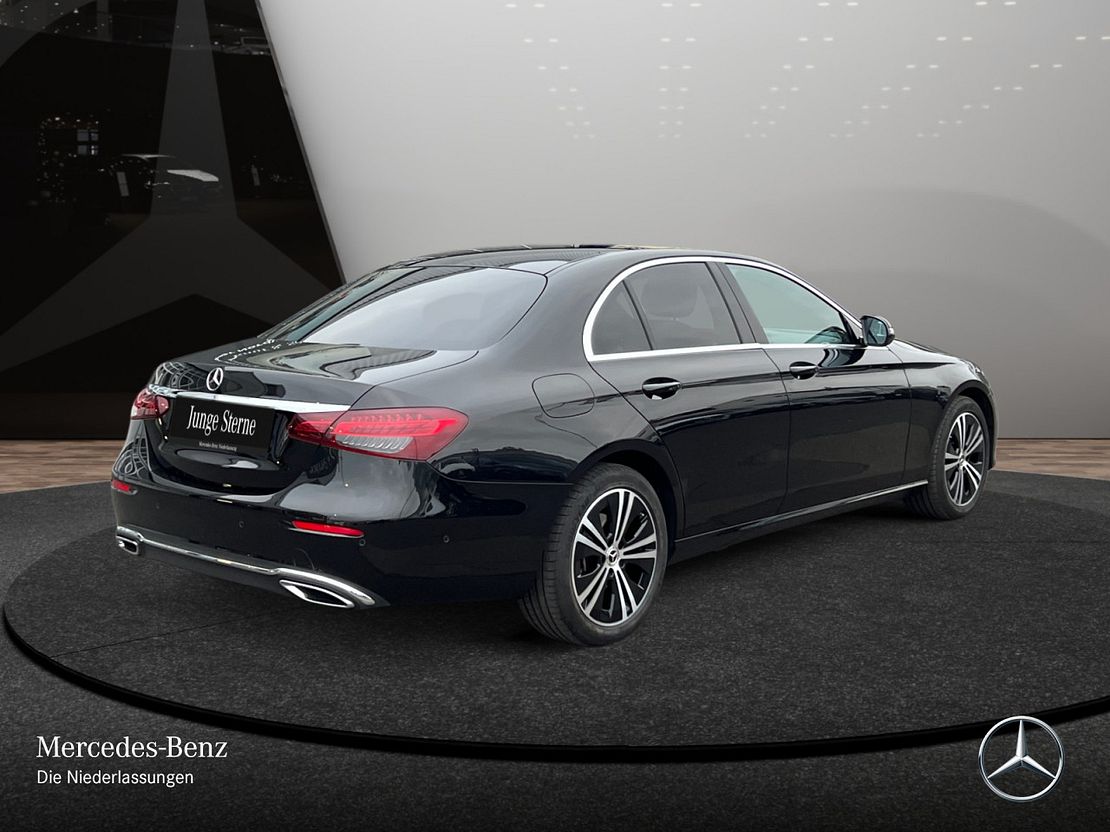 Mercedes-Benz E 200 4MATIC Sedan