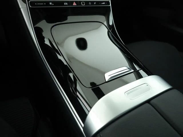 Mercedes-Benz C 180 AVANTGARDE Sedan