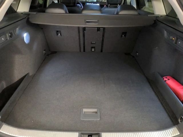 Volkswagen Passat 1.5 eTSI Business Variant