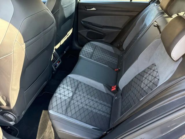 Volkswagen Golf 1.5 eTSI DSG Golf VIII R-Line