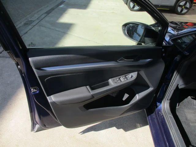 Volkswagen Golf Life Variant