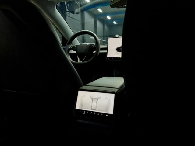 Tesla Model 3 RWD