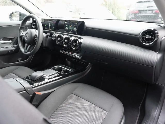 Mercedes-Benz A 250 A 250 e