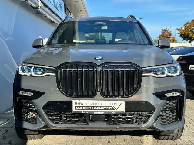 BMW X7 M50i
