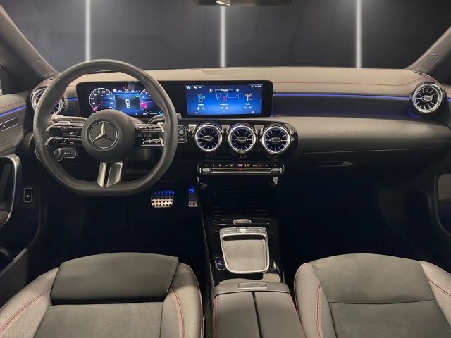 Mercedes-Benz CLA 200 AMG Line Coupé