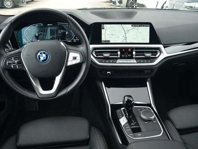 BMW 330 330e Sedan Sport Line