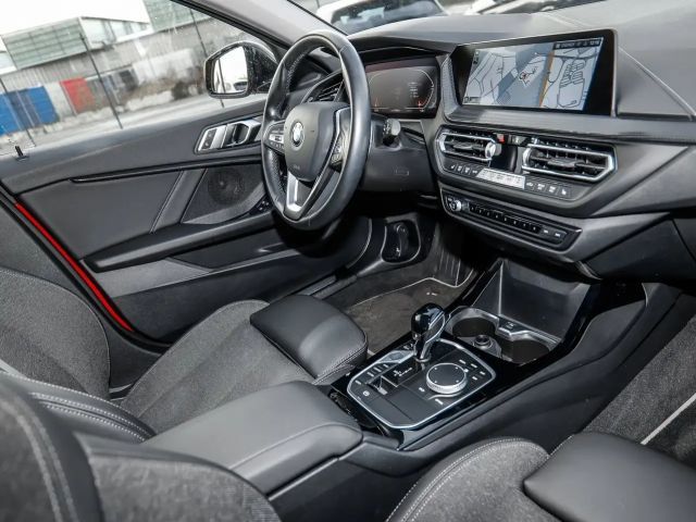 BMW 118 118i 5-deurs Sedan Sport Line