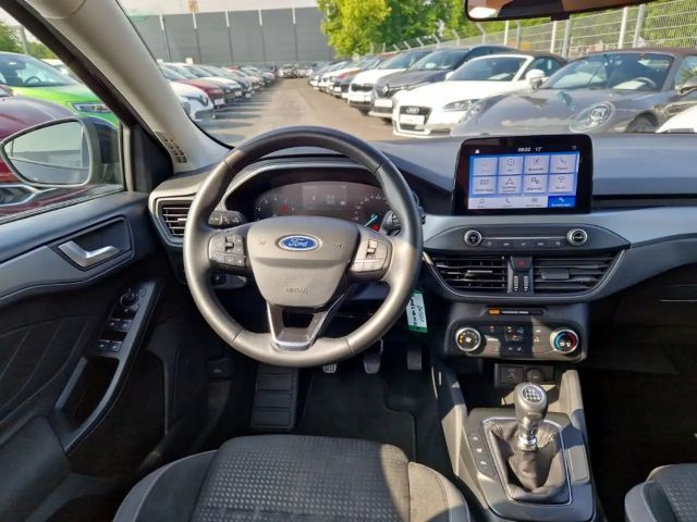 Ford Focus Cool & Connect EcoBoost Wagon
