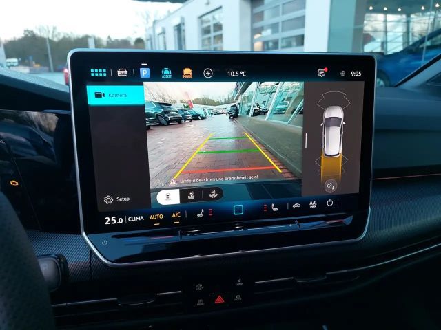 Volkswagen Golf 1.5 eTSI DSG R-Line