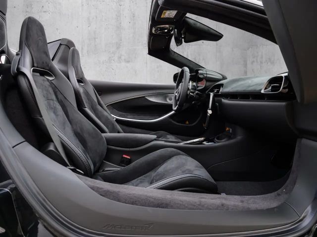 McLaren Artura Spider