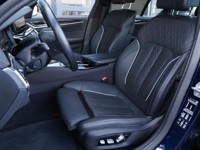 BMW 540 540i Luxury Line Sedan xDrive
