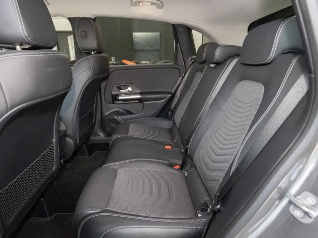 Mercedes-Benz B 180 W-Paket ParkAss. LED SpurH el.Heck LM KAM