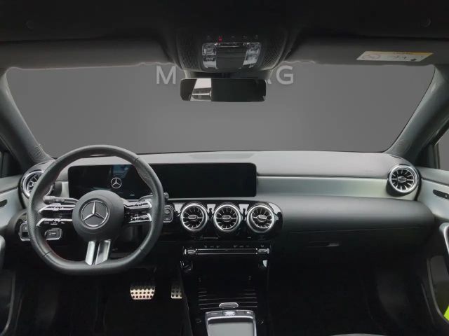 Mercedes-Benz A 180 AMG Line