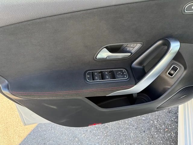 Mercedes-Benz A 250 A 250 e AMG Line