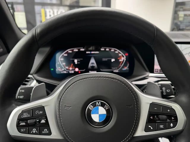 BMW X5 M50i