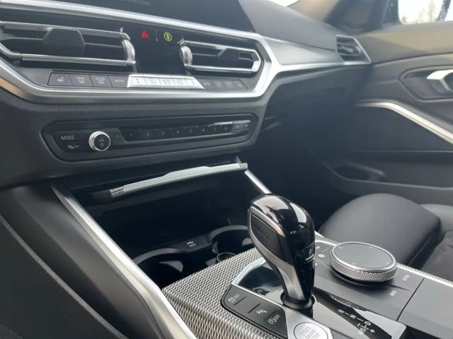 BMW 318 318i M-Sport Sedan