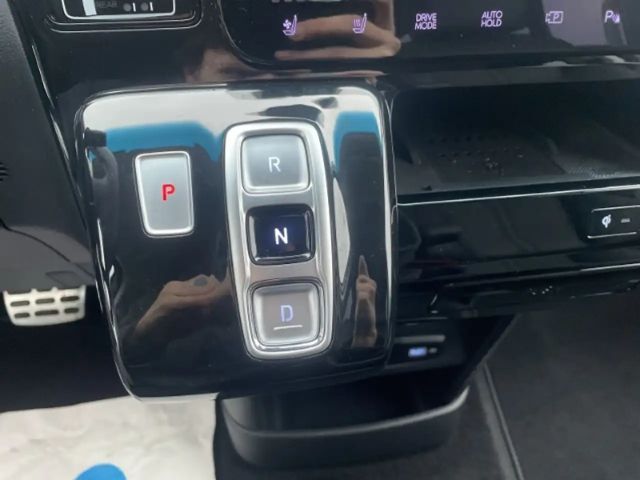 Hyundai Staria Signature