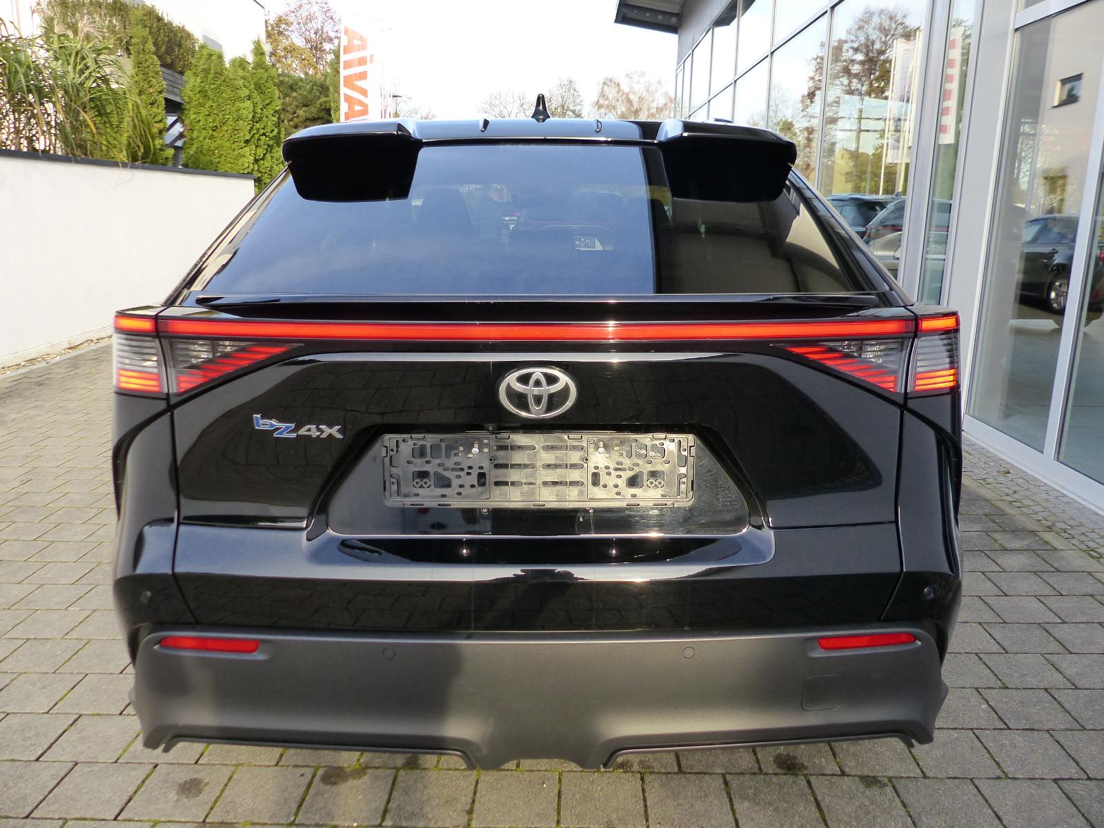 Toyota bZ4X AHK Navi SHZ el.Heckkl.LED Schnell-Ladefunk