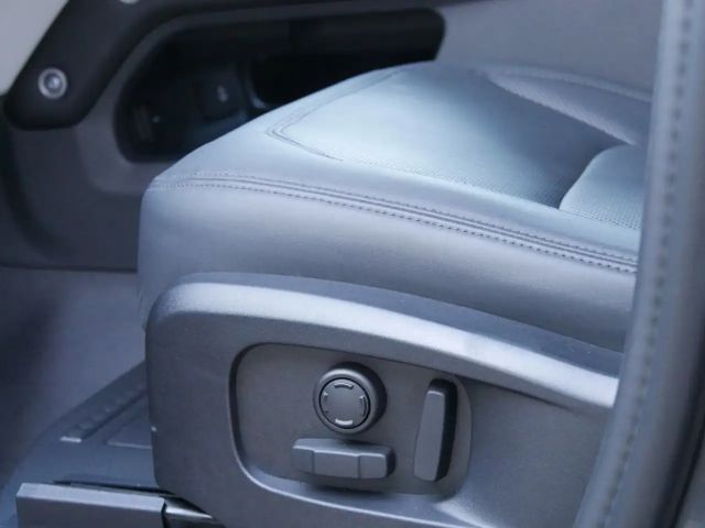 Land Rover Defender 110 Dynamic SE