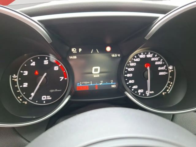 Alfa Romeo Giulia Q4 Turbo