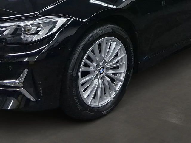 BMW 320 320d Luxury Line Sedan xDrive