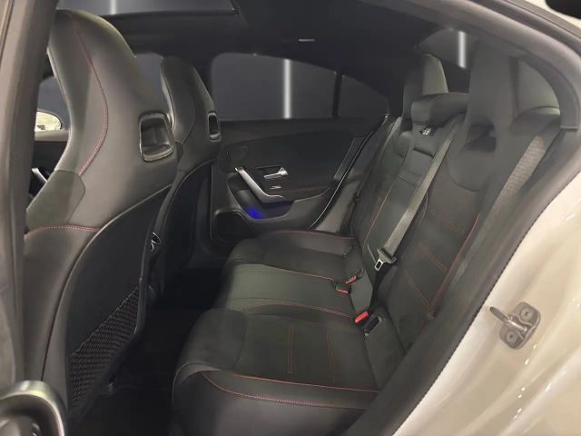 Mercedes-Benz CLA 200 AMG Line Coupé