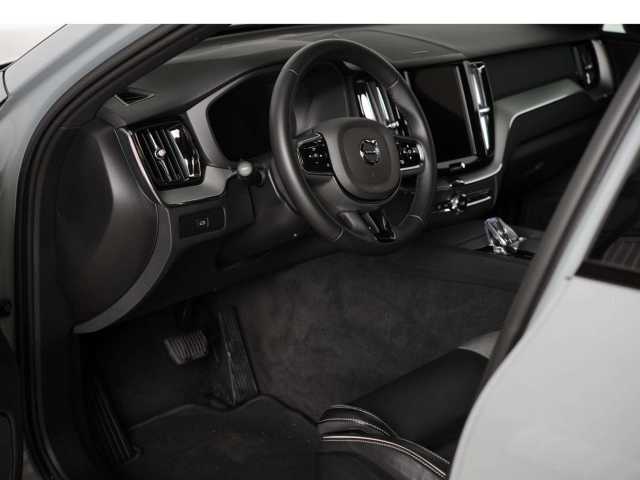 Volvo XC60 Business Dark Plus