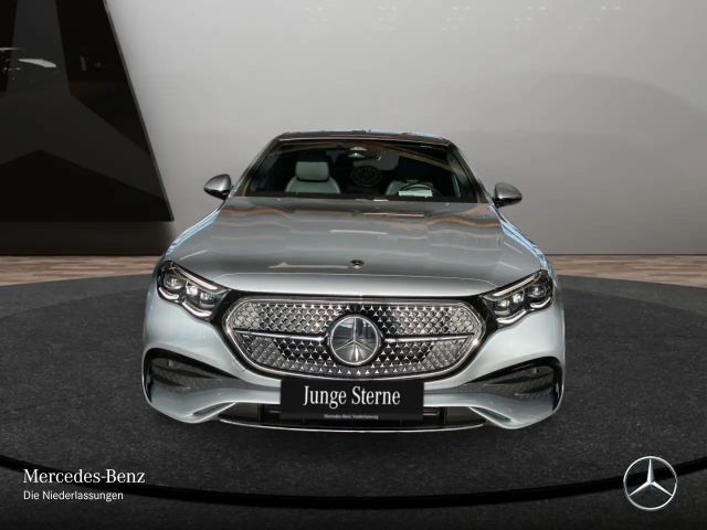 Mercedes-Benz E 200 AMG Line Sedan