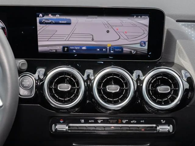 Mercedes-Benz GLA 180 W-Paket ParkAss. LED SpurH el.Heck LM