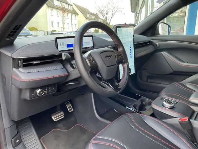 Ford Mustang Mach-E 75 kWh AWD