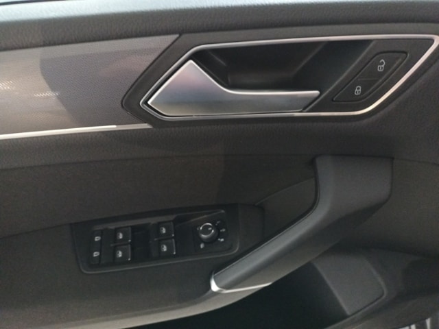 Volkswagen Touran 1,5 TSI 7-SITZER*STANDHZG*AHK*NAV*RFK* KLIMA LED ALU