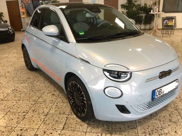 Fiat 500e La Prima