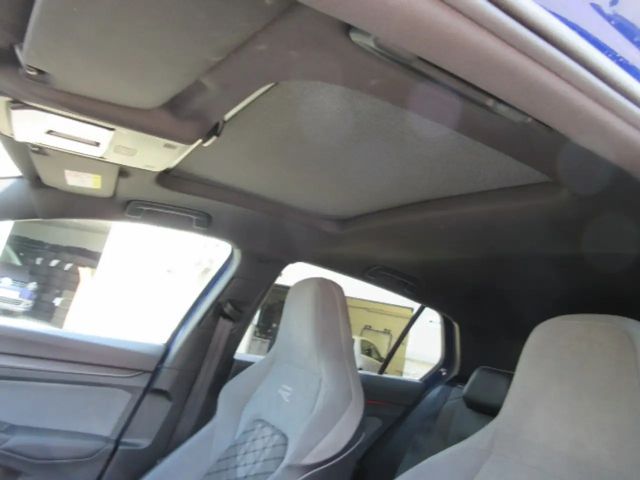 Volkswagen Golf DSG IQ.Drive R-Line Style