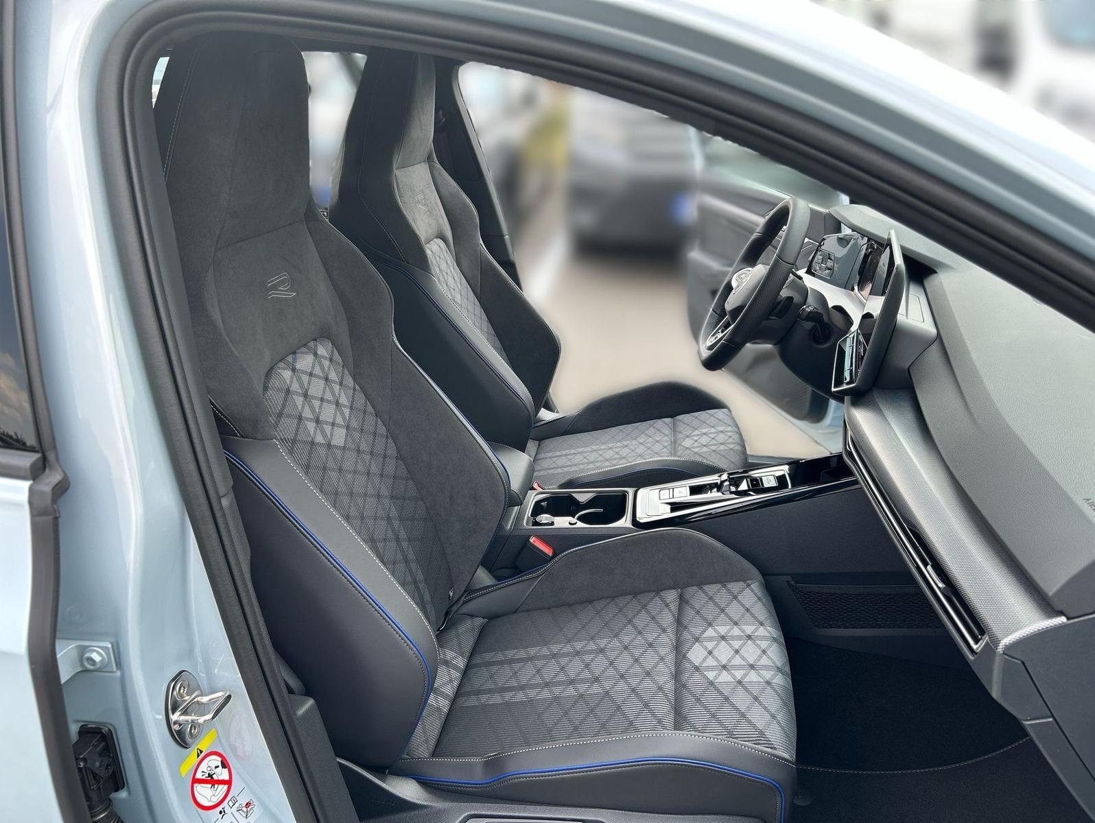 Volkswagen Golf 1.5 TSI DSG Golf VIII R-Line