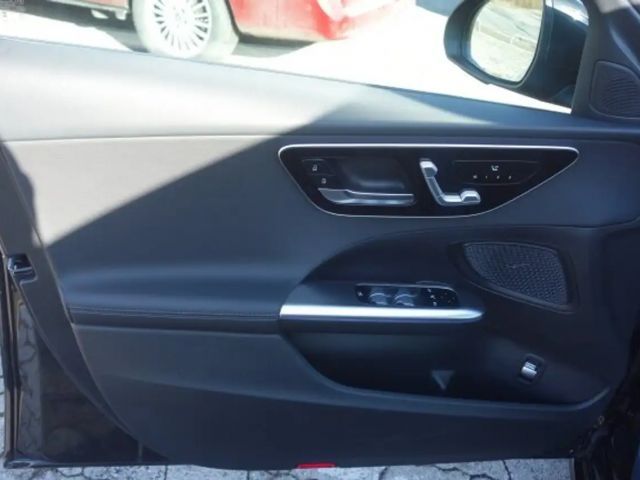 Mercedes-Benz C 180 AVANTGARDE Sedan