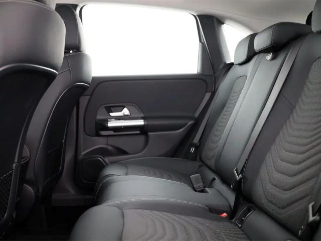 Mercedes-Benz B 180 Progressive Sedan Urban