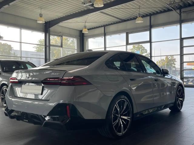 BMW 520 520i M-Sport Sedan