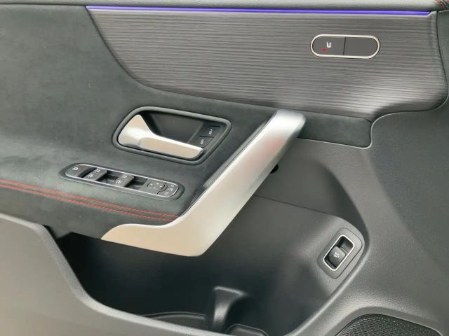 Mercedes-Benz CLA 180 AMG Line Coupé Premium