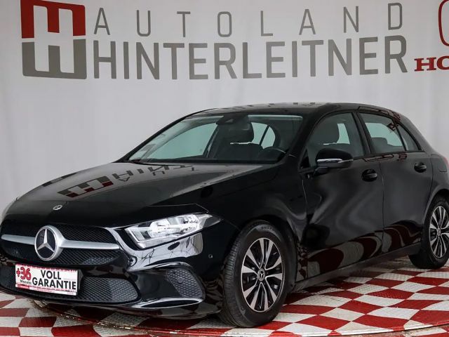 Mercedes-Benz A 180 / NAVI / RÜCKFAHRKAMERA / SITZHEIZUNG