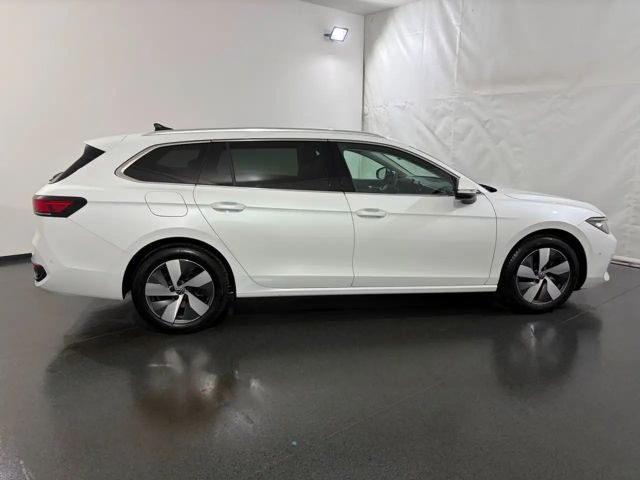 Volkswagen Passat 1.5 eTSI Business DSG Variant