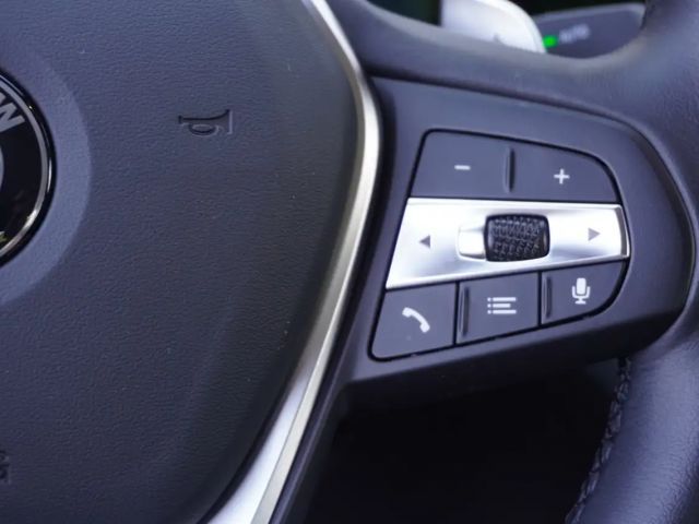 BMW 330 330i Sedan xDrive