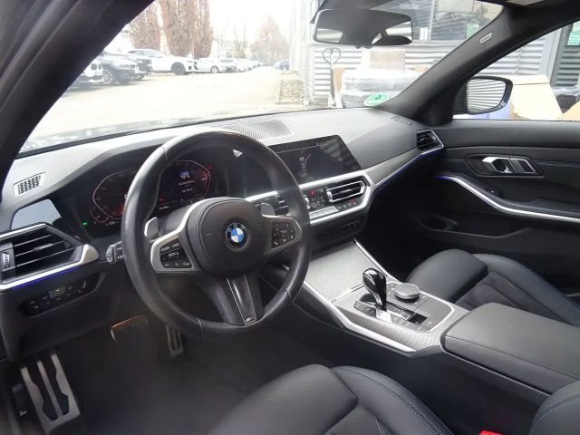 BMW 320 320i M-Sport Sedan